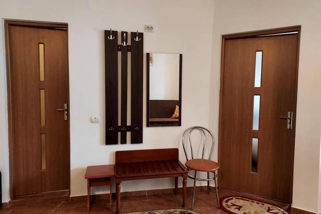 Spacious Flat, With Free Parking & Air Conditioning Floreşti エクステリア 写真