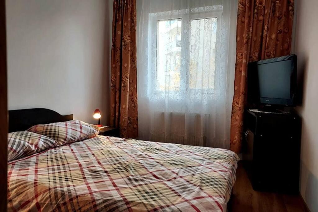 Spacious Flat, With Free Parking & Air Conditioning Floreşti エクステリア 写真