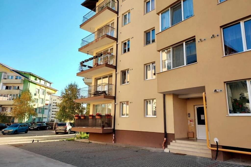 Spacious Flat, With Free Parking & Air Conditioning Floreşti エクステリア 写真