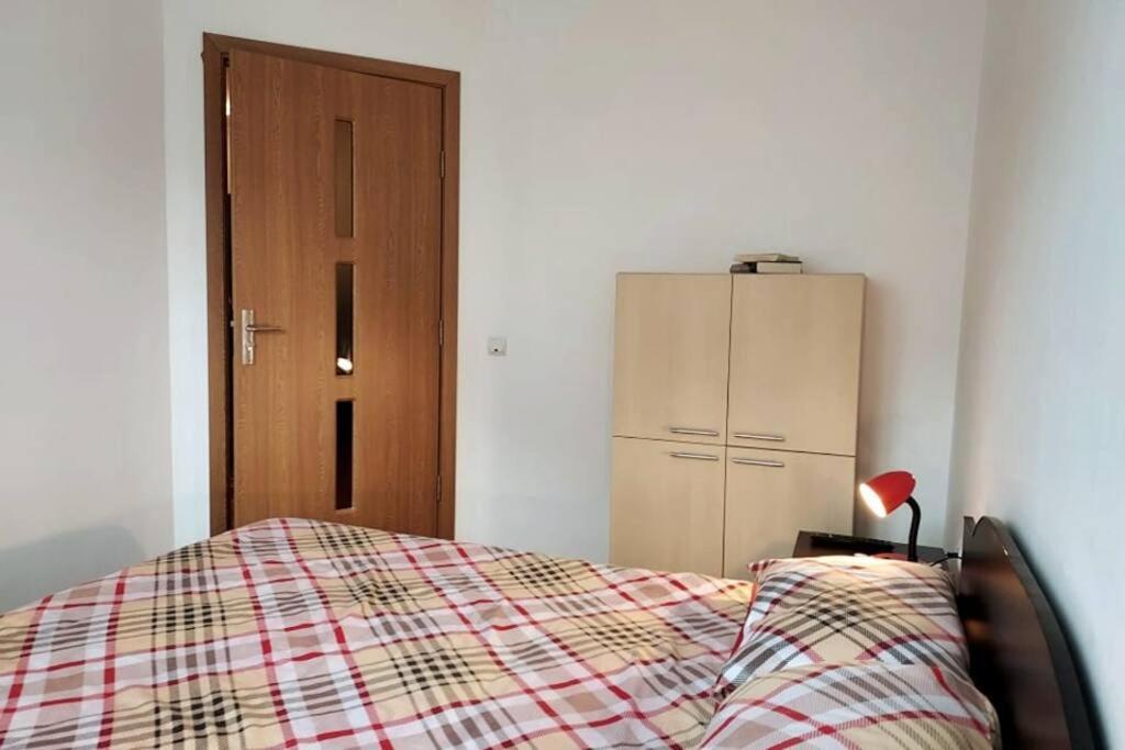 Spacious Flat, With Free Parking & Air Conditioning Floreşti エクステリア 写真